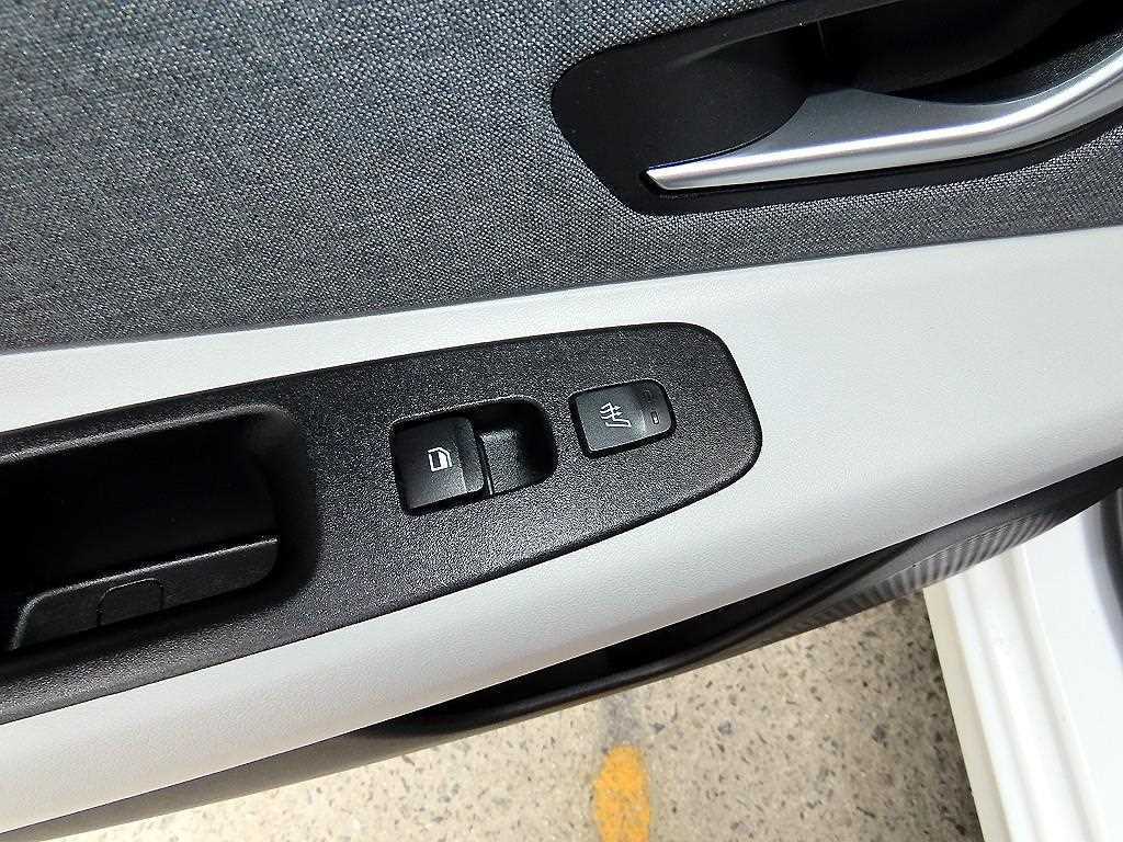 Hyundai Avante — photo 16