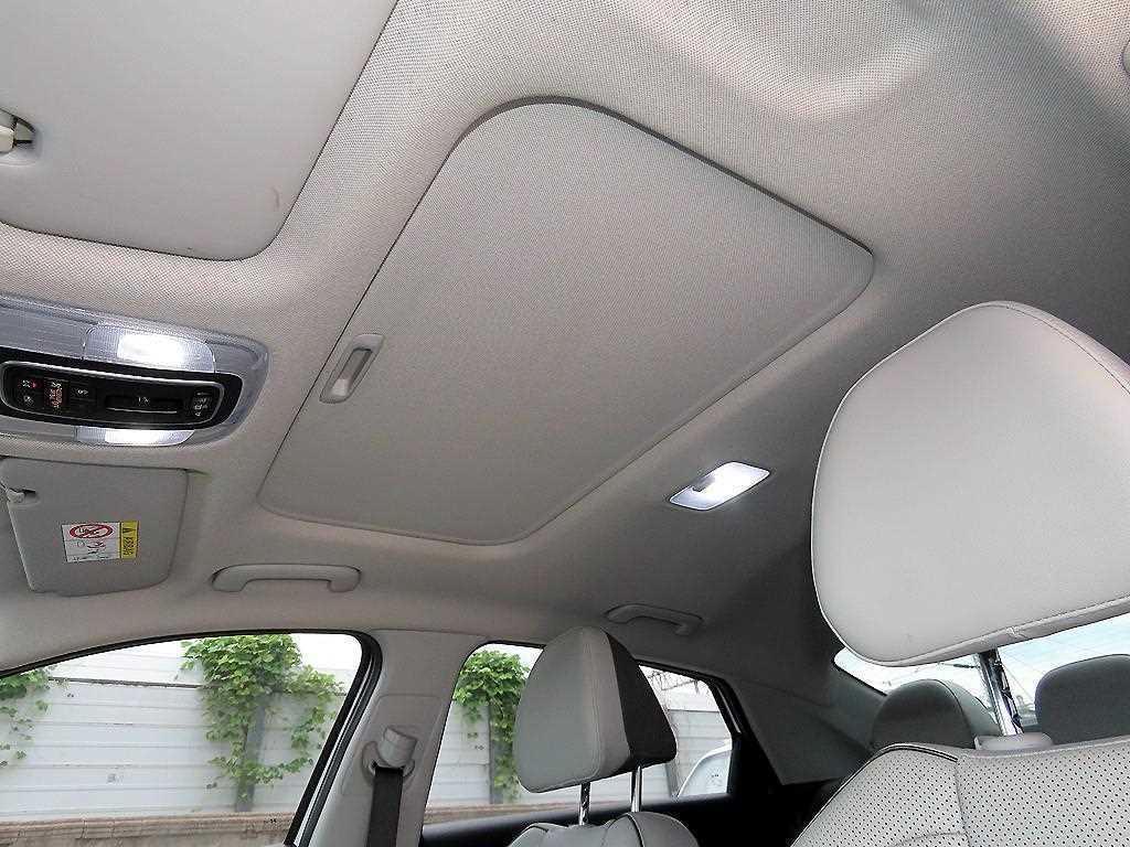Hyundai Avante — photo 18