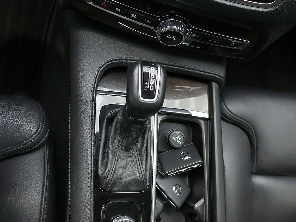 Volvo XC90 — photo 10