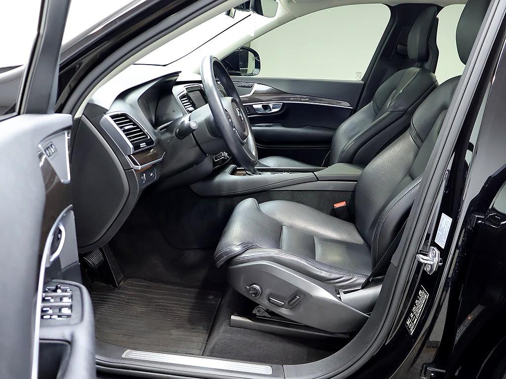 Volvo XC90 — photo 11