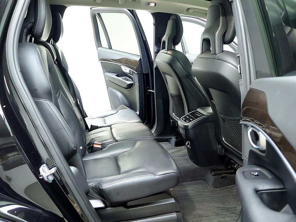 Volvo XC90 — photo 12