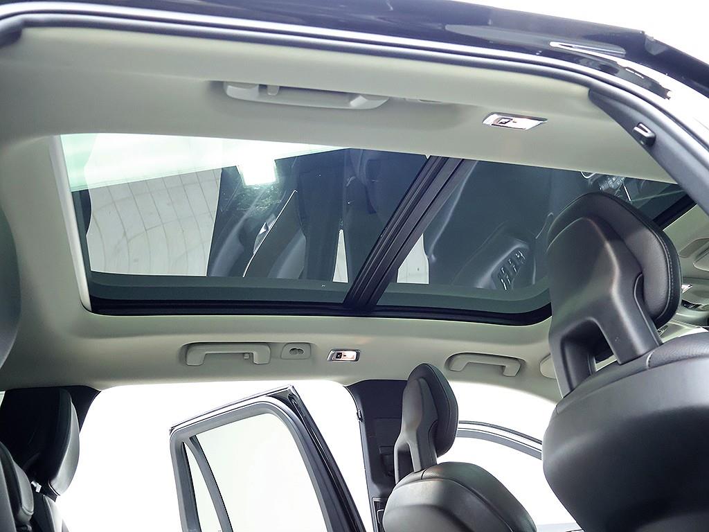 Volvo XC90 — photo 17