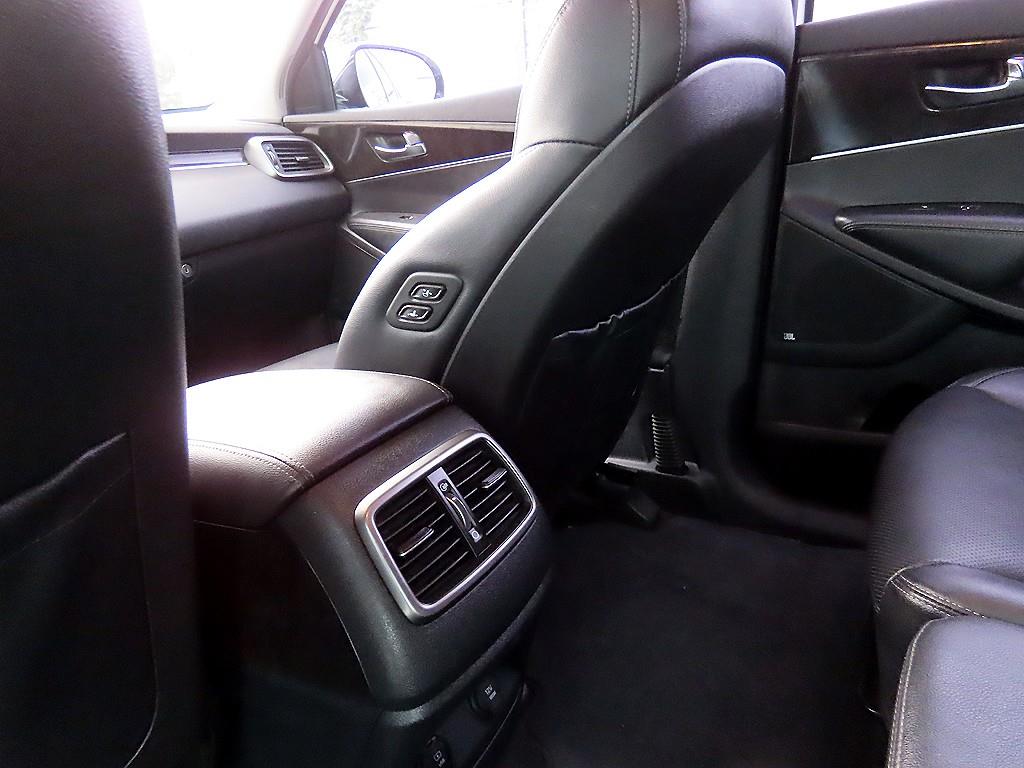 Kia Sorento — photo 16