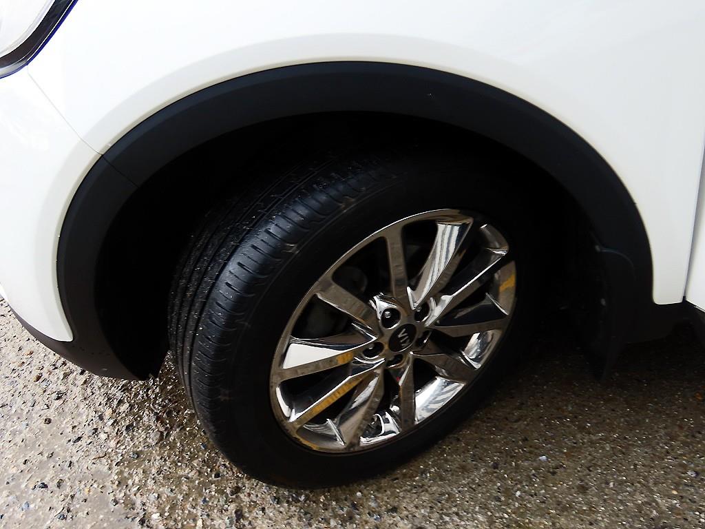 Kia Sorento — photo 20