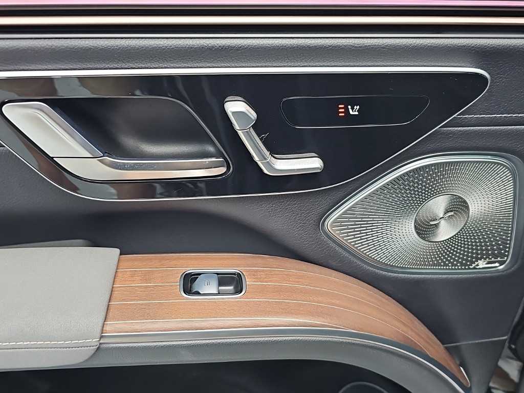 Mercedes-Benz EQS — photo 12
