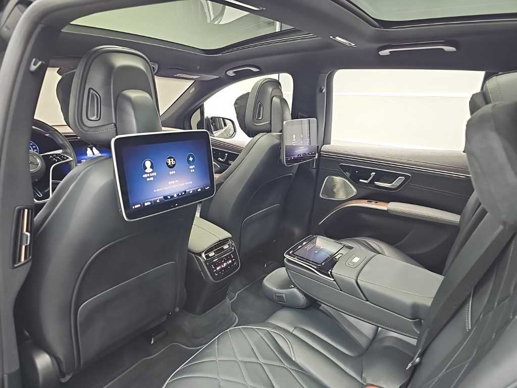Mercedes-Benz EQS — photo 13
