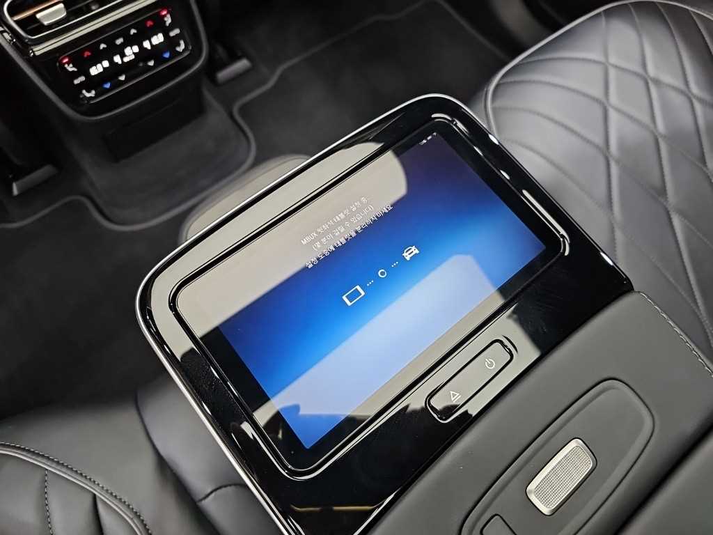 Mercedes-Benz EQS — photo 14