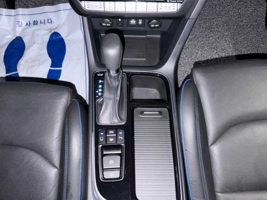 Hyundai Sonata — photo 12