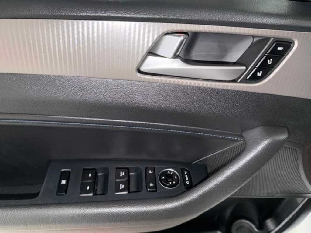 Hyundai Sonata — photo 13