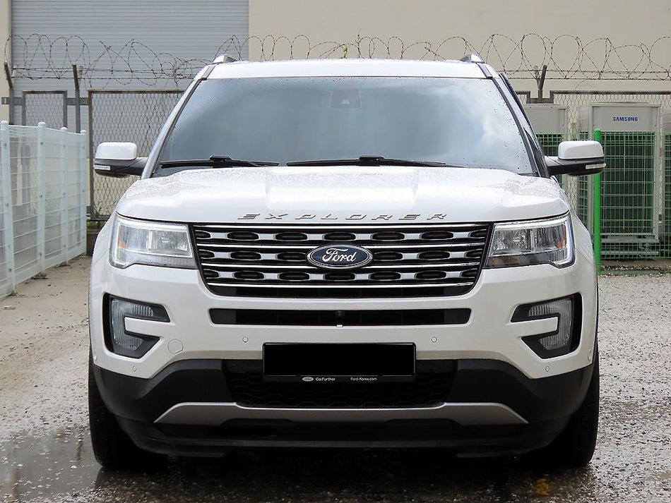 Ford Explorer — photo 01