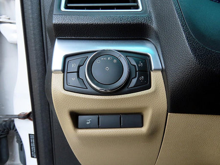 Ford Explorer — photo 12
