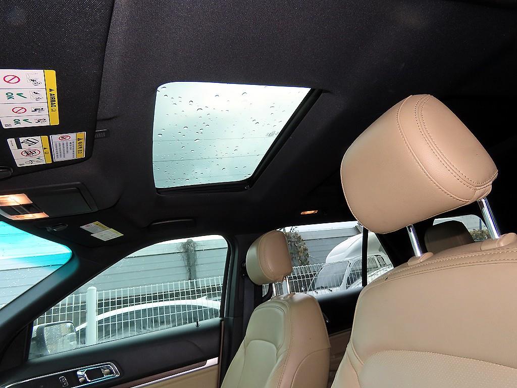 Ford Explorer — photo 18