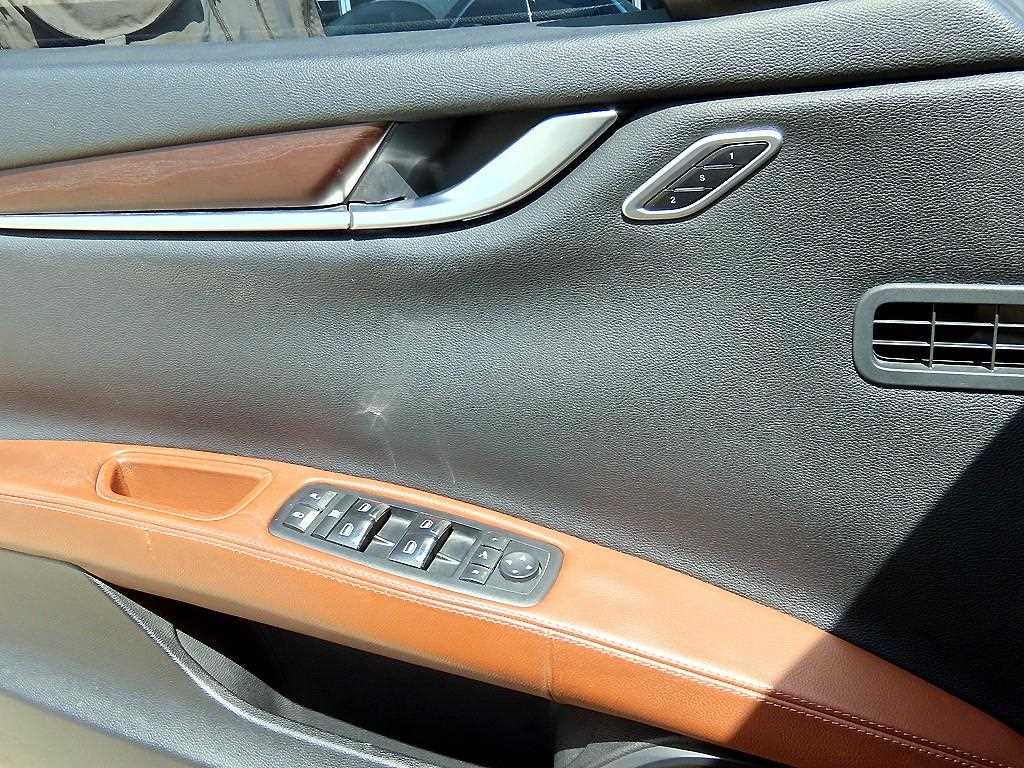 Maserati Ghibli — photo 11