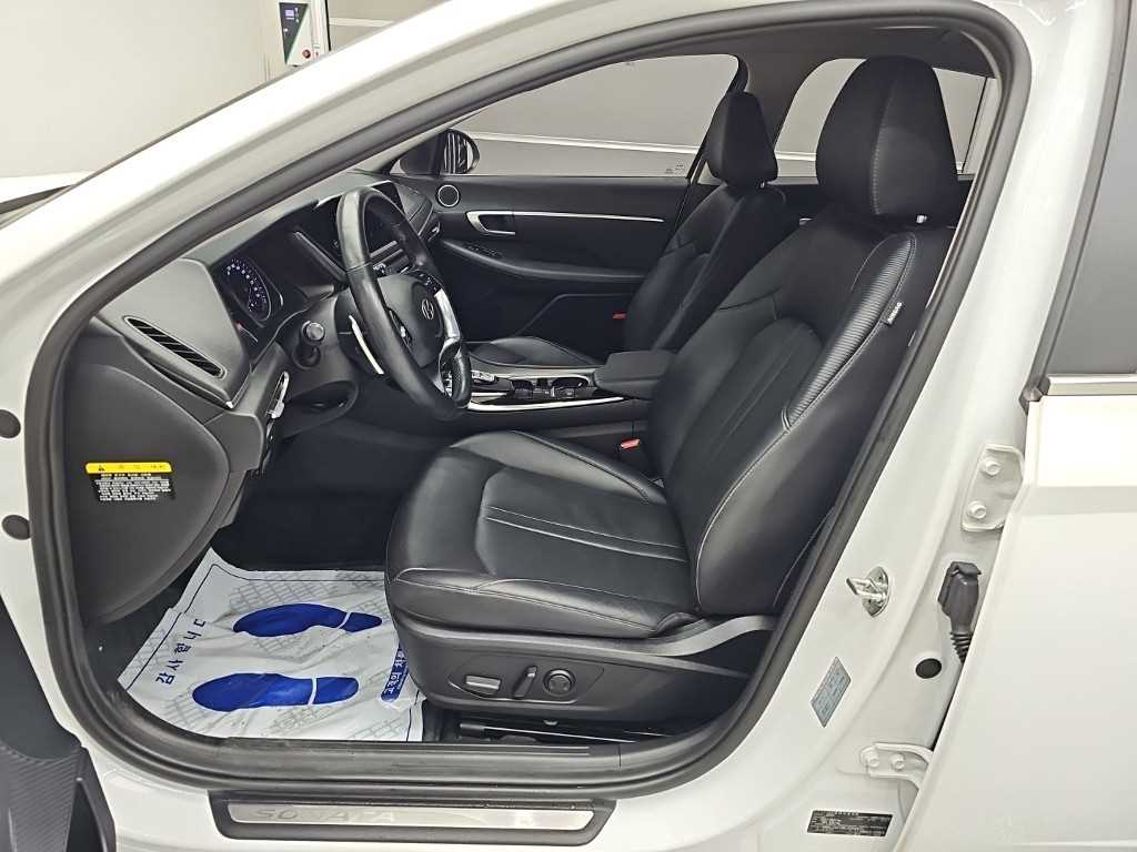 Hyundai Sonata — photo 11