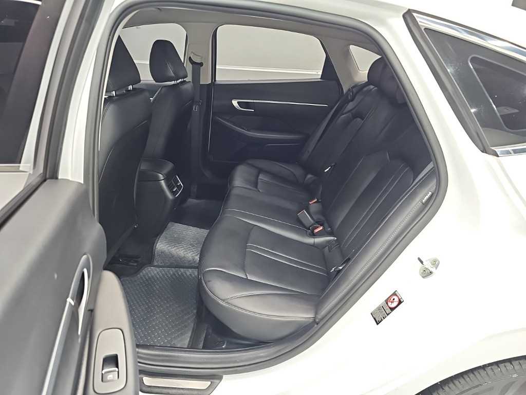 Hyundai Sonata — photo 12