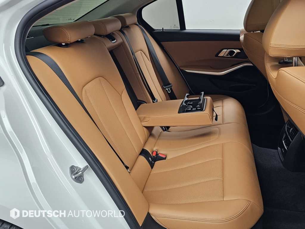 BMW 3-Series — photo 12