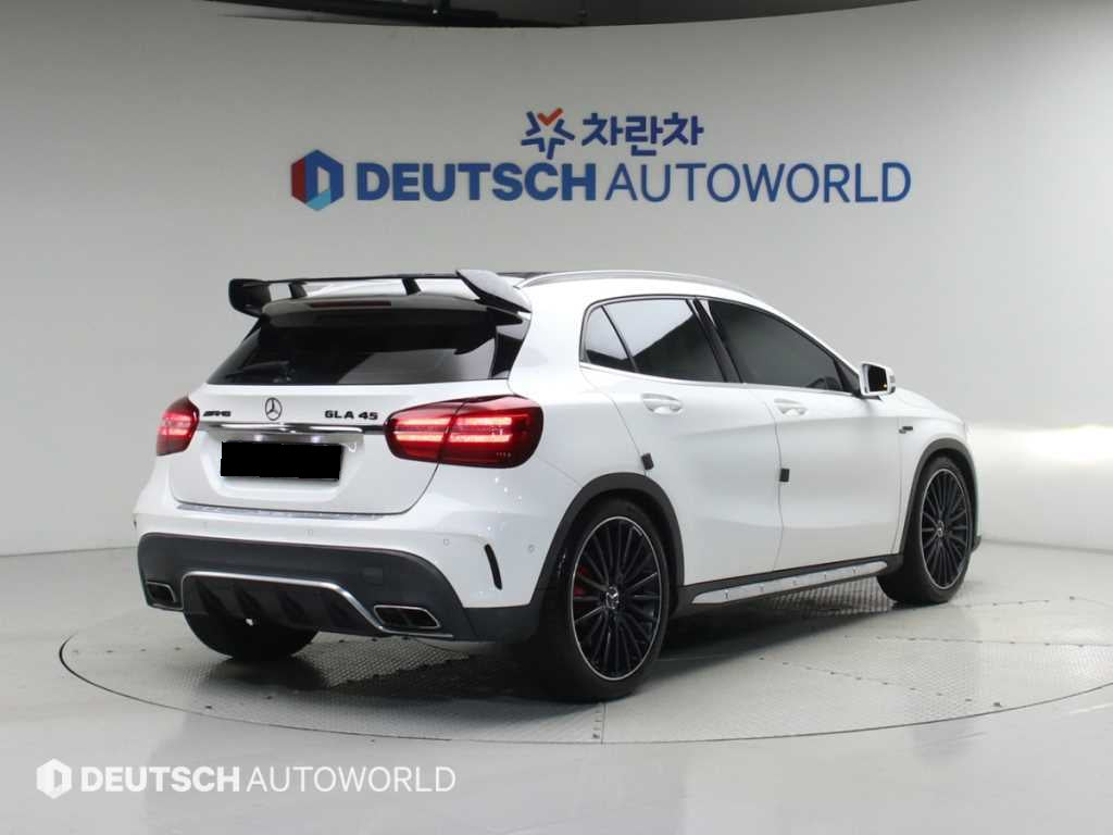 Mercedes-Benz GLA-Class — photo 02
