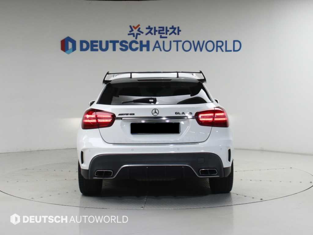 Mercedes-Benz GLA-Class — photo 04