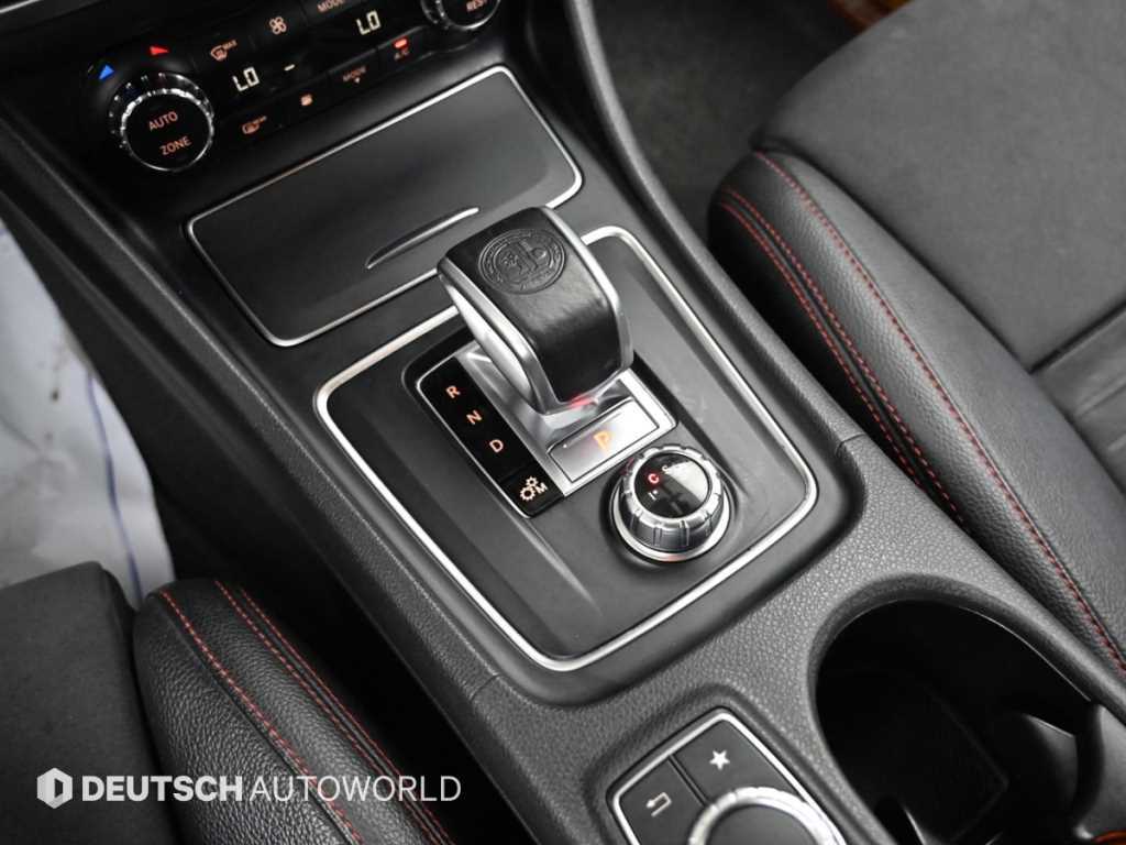 Mercedes-Benz GLA-Class — photo 09