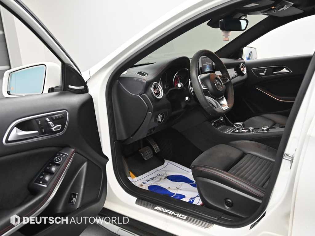 Mercedes-Benz GLA-Class — photo 11