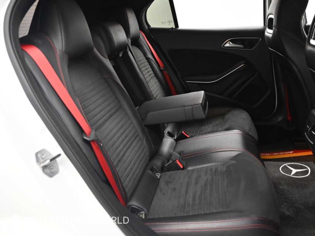 Mercedes-Benz GLA-Class — photo 12