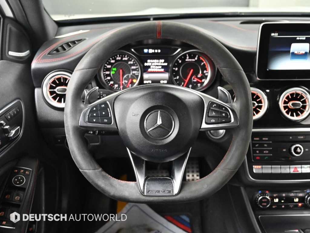 Mercedes-Benz GLA-Class — photo 13