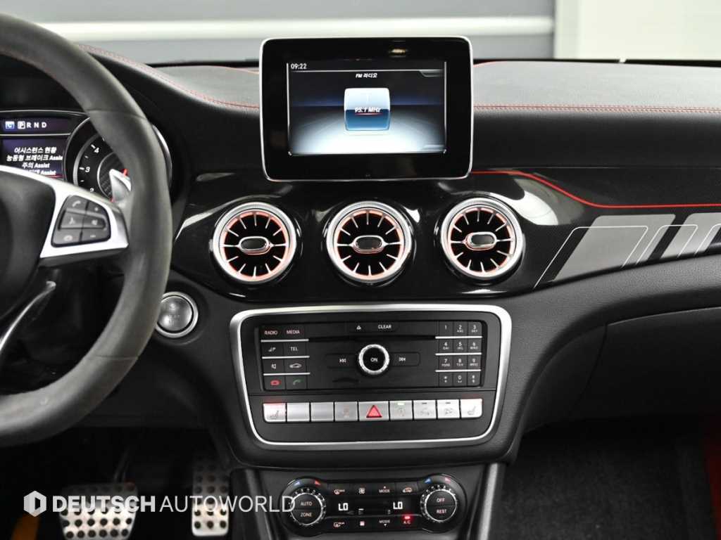 Mercedes-Benz GLA-Class — photo 14