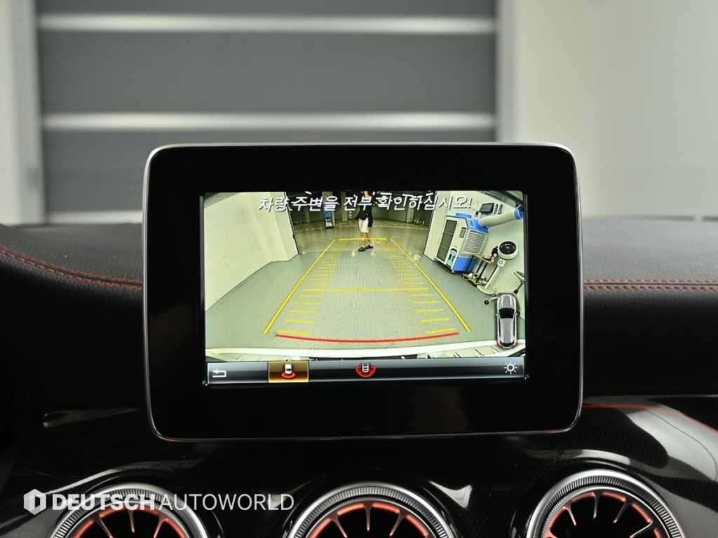 Mercedes-Benz GLA-Class — photo 15
