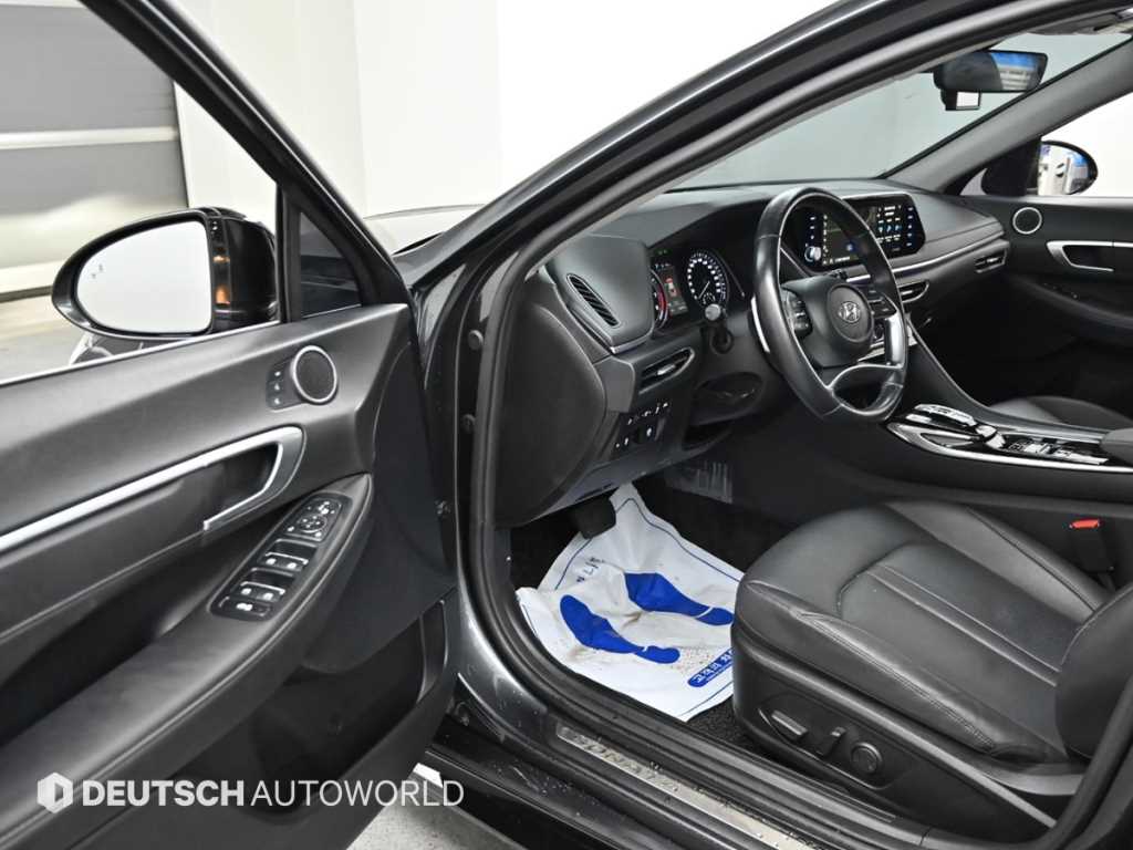 Hyundai Sonata — photo 11