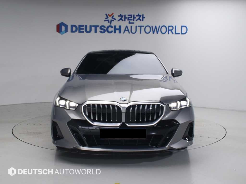 BMW 5-Series — photo 03