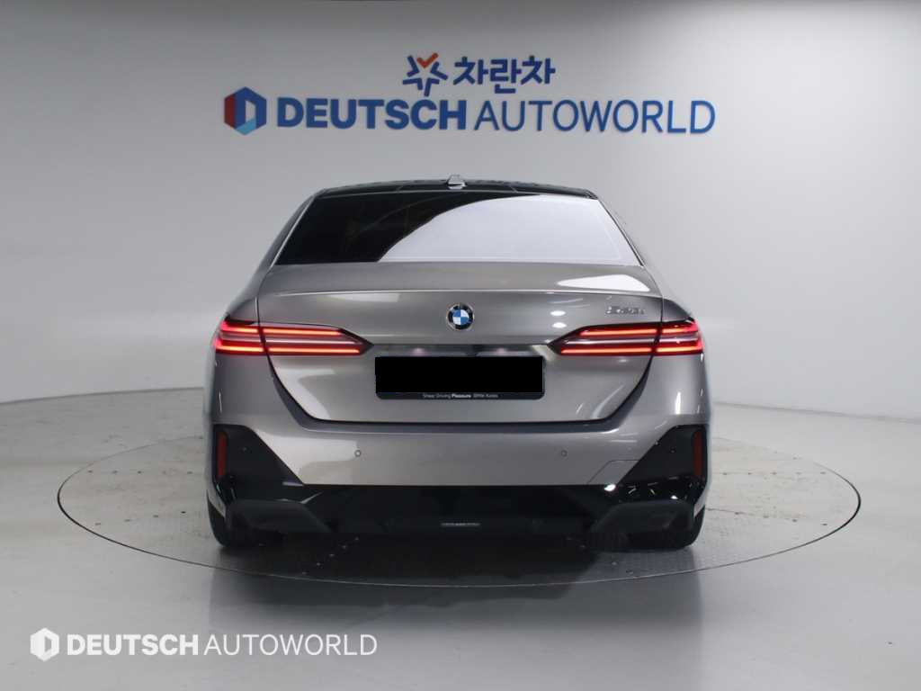 BMW 5-Series — photo 04