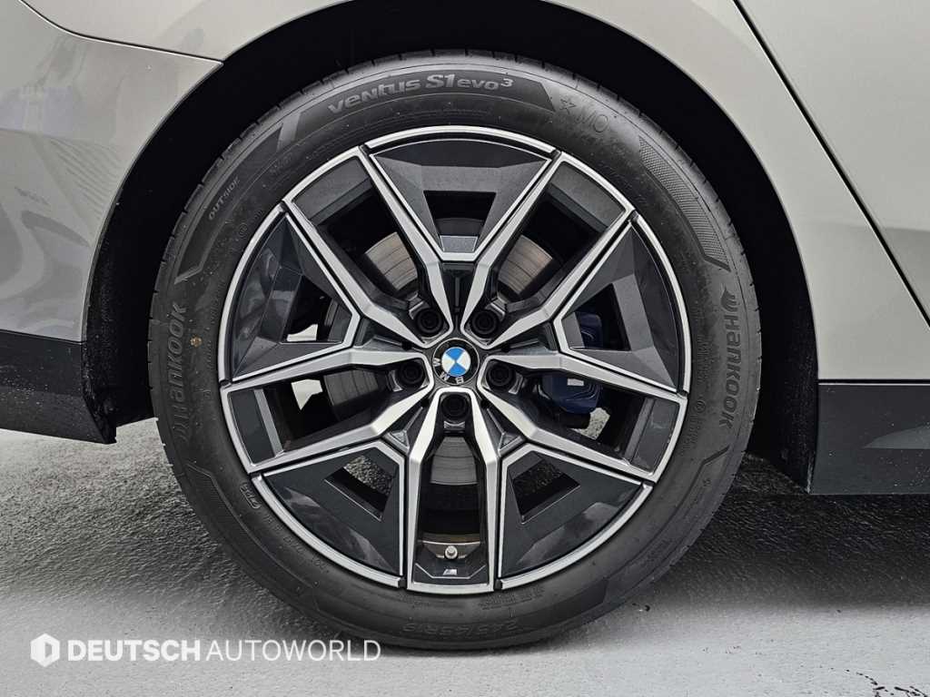 BMW 5-Series — photo 05