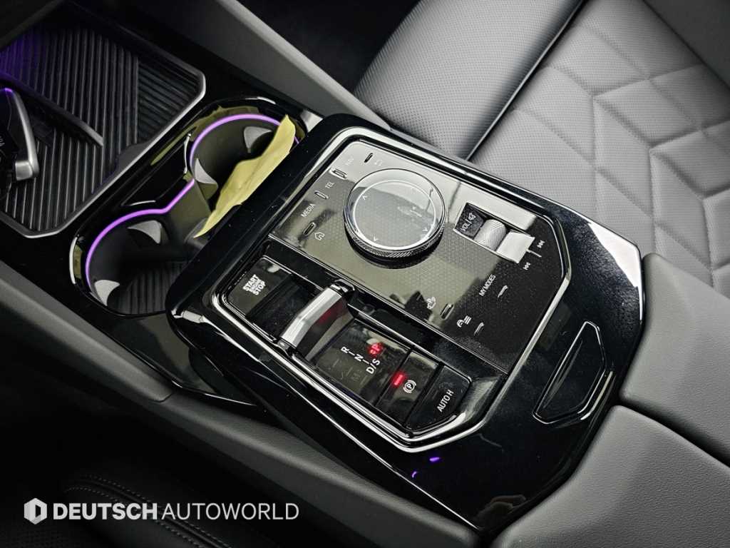 BMW 5-Series — photo 09