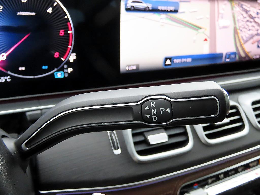 Mercedes-Benz GLS-Class — photo 11