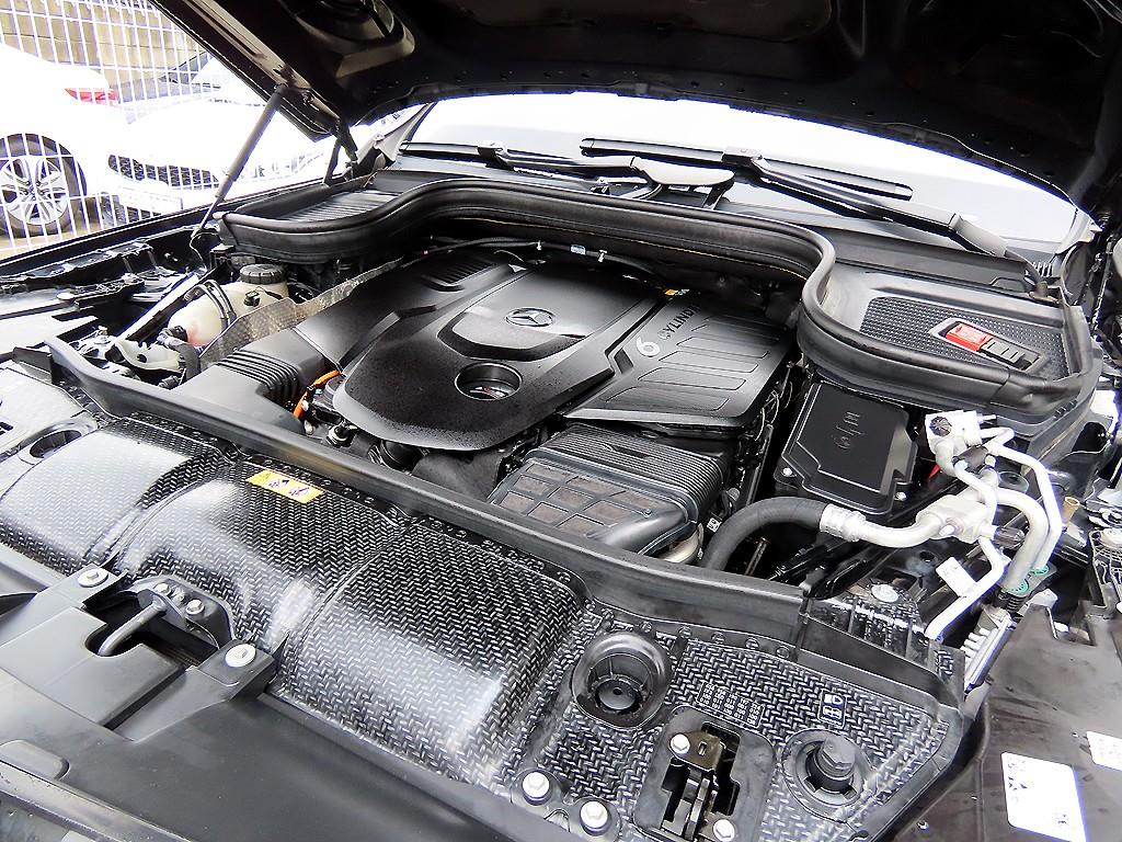 Mercedes-Benz GLS-Class — photo 19
