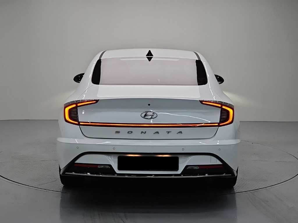 Hyundai Sonata — photo 03