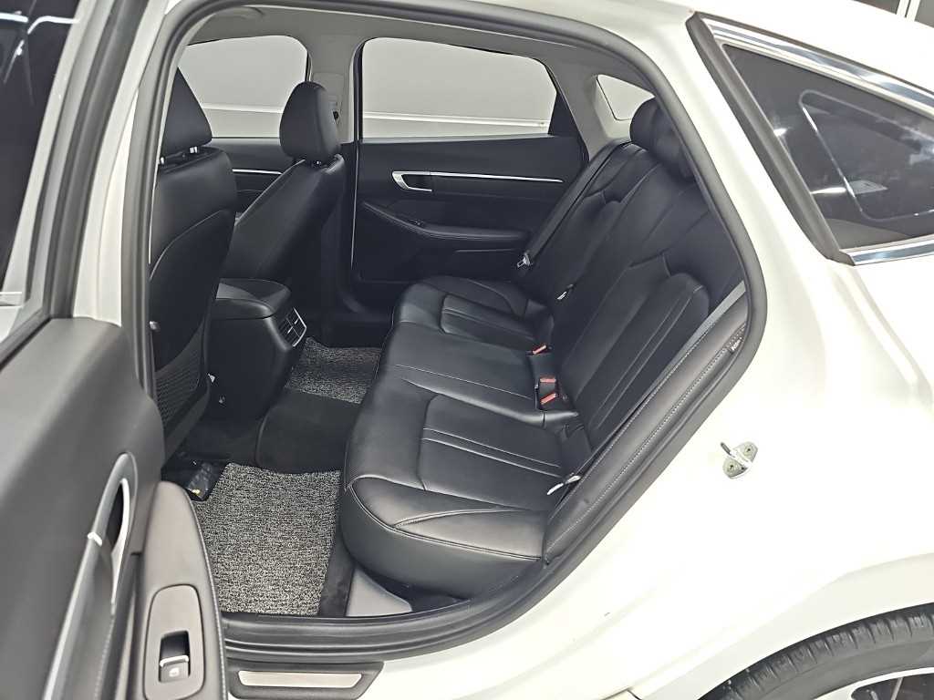 Hyundai Sonata — photo 12