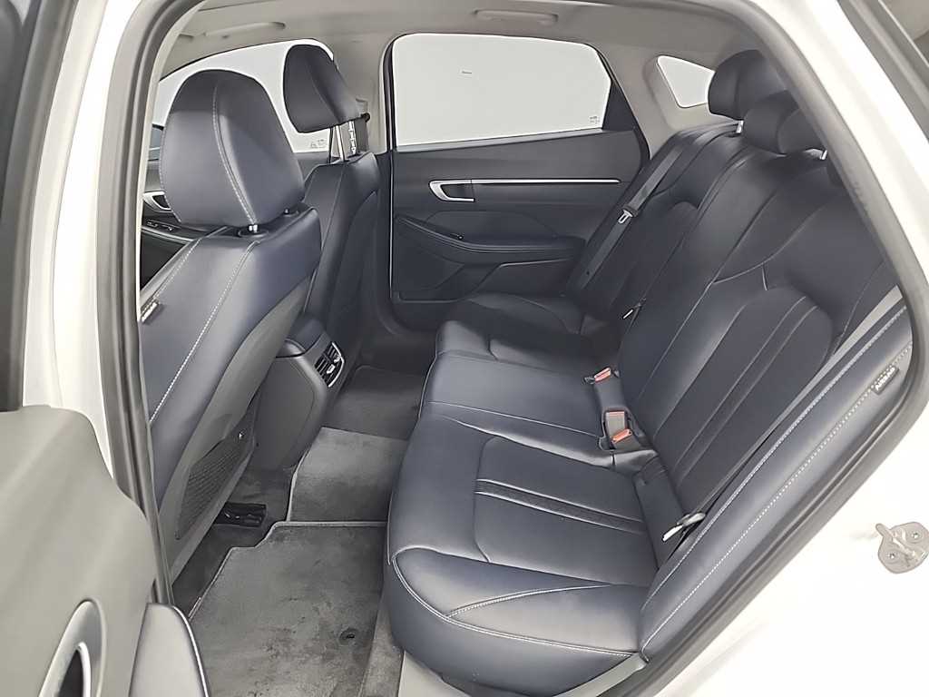 Hyundai Sonata — photo 12