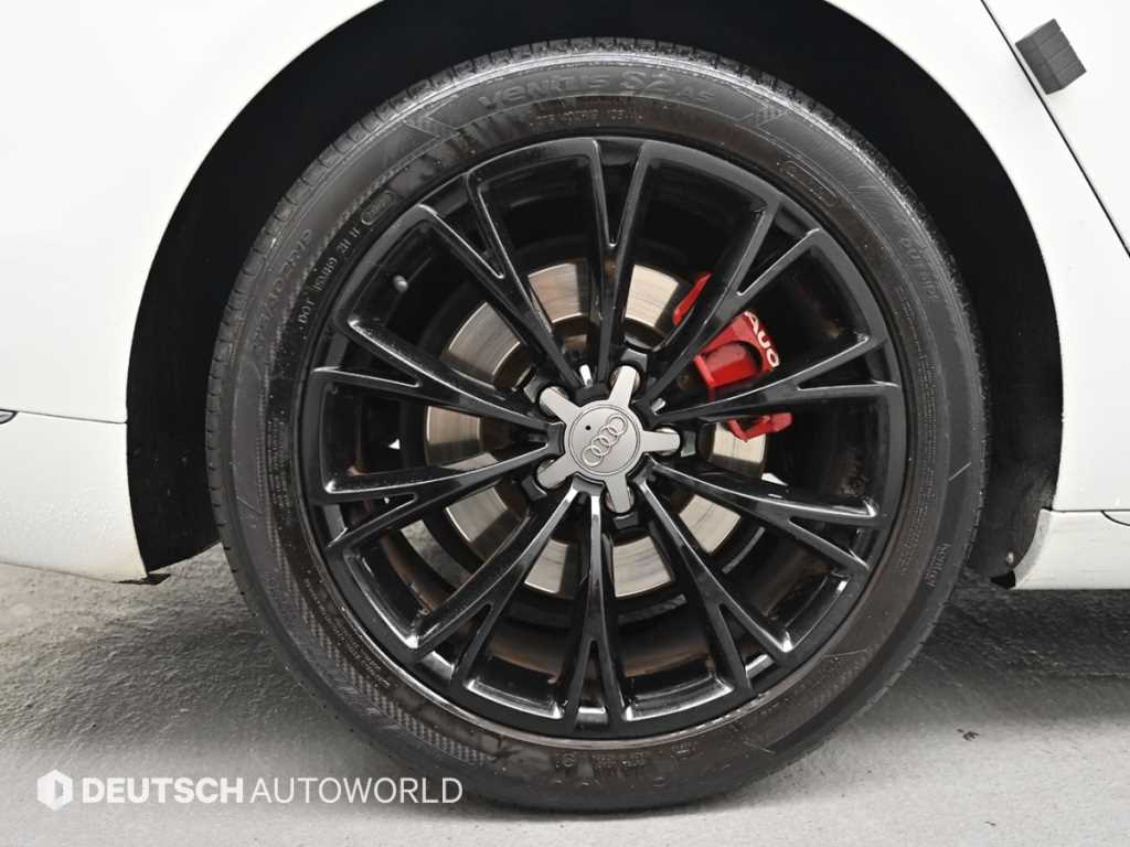 Audi A8 — photo 05