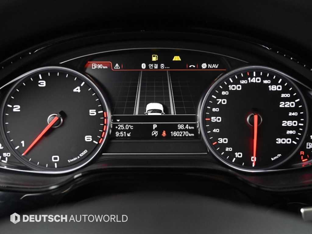Audi A8 — photo 08