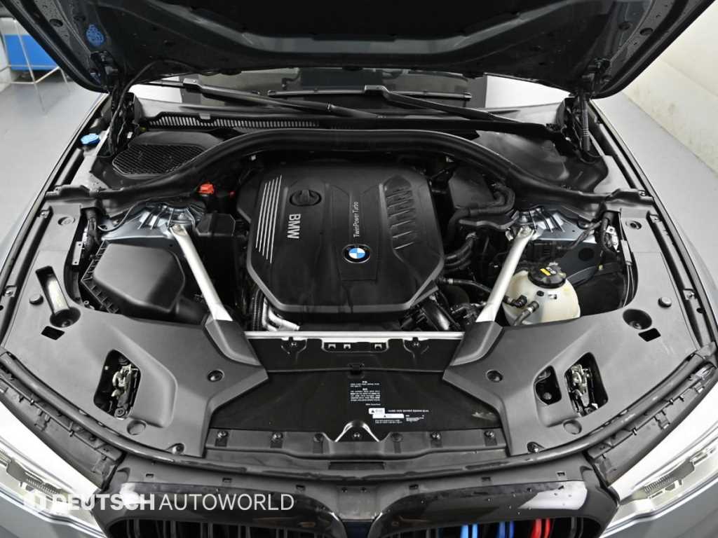 BMW 5-Series — photo 07