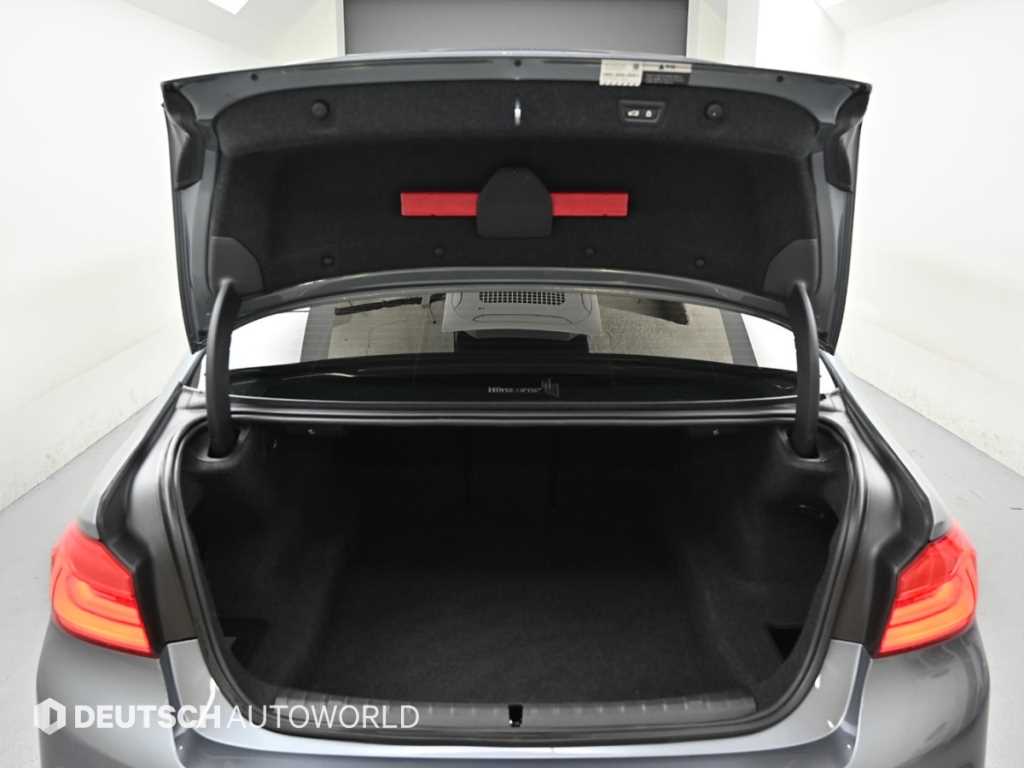 BMW 5-Series — photo 19