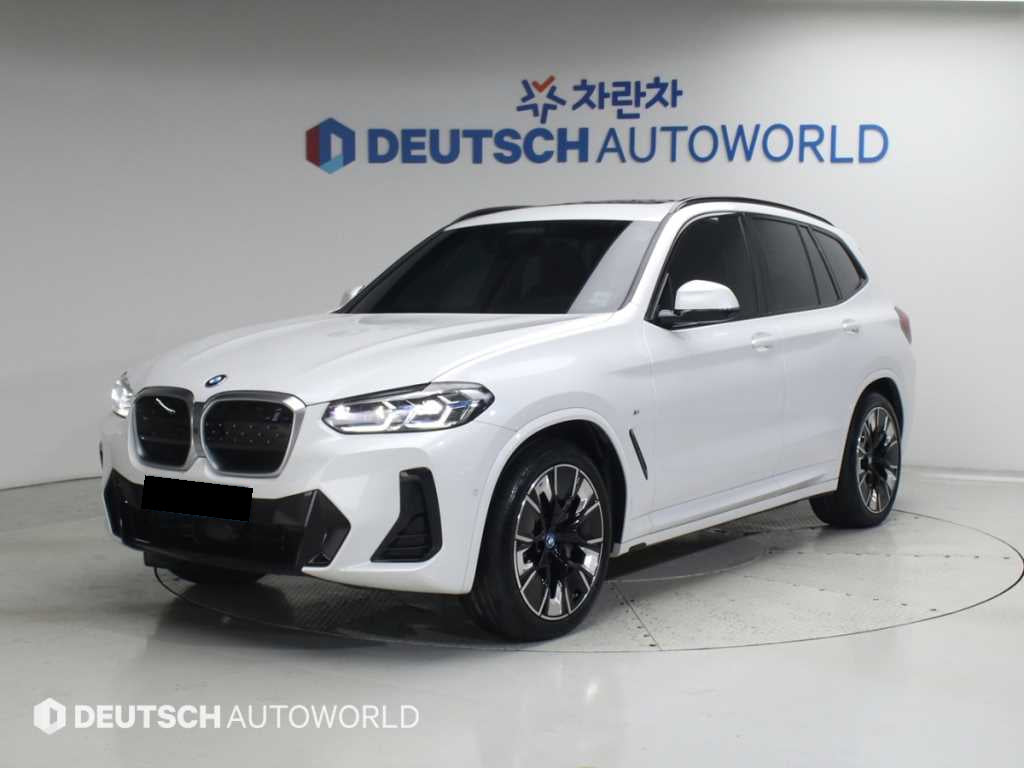 BMW iX3 — photo 01