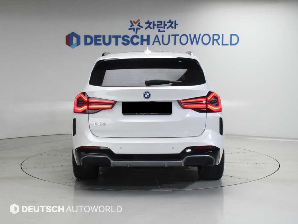 BMW iX3 — photo 04