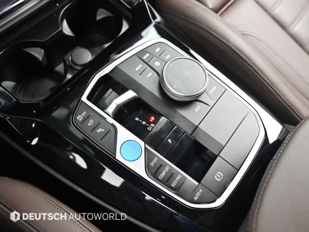 BMW iX3 — photo 09