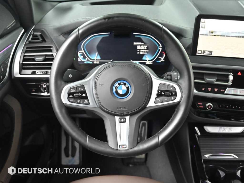 BMW iX3 — photo 13