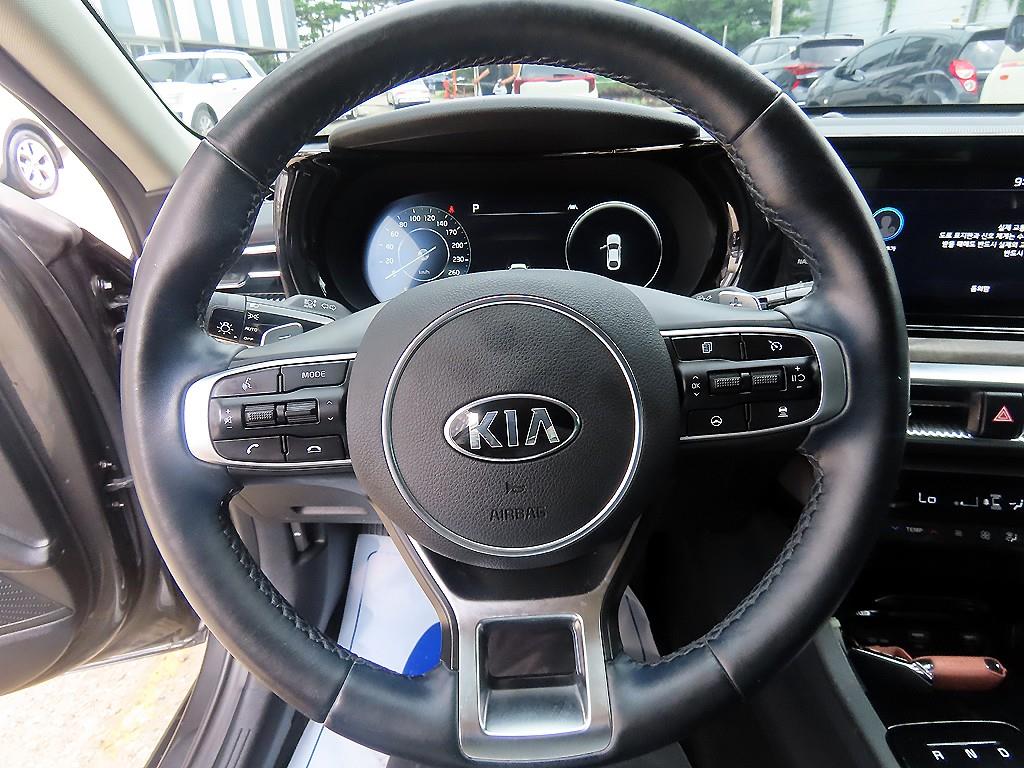 Kia K5 — photo 08