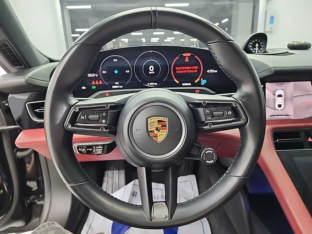 Porsche Taycan — photo 09