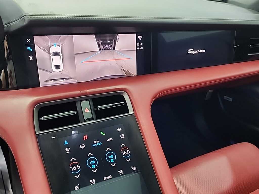 Porsche Taycan — photo 10
