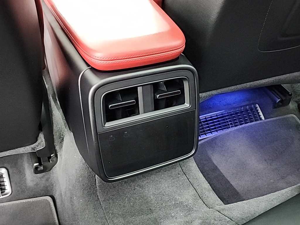 Porsche Taycan — photo 13
